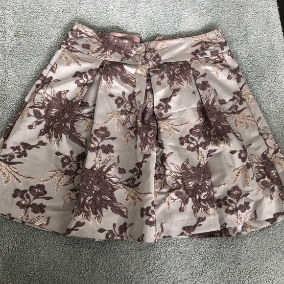 RW& CO Beautiful flare skirt with boxed pleats 10 - Picture 2 of 8